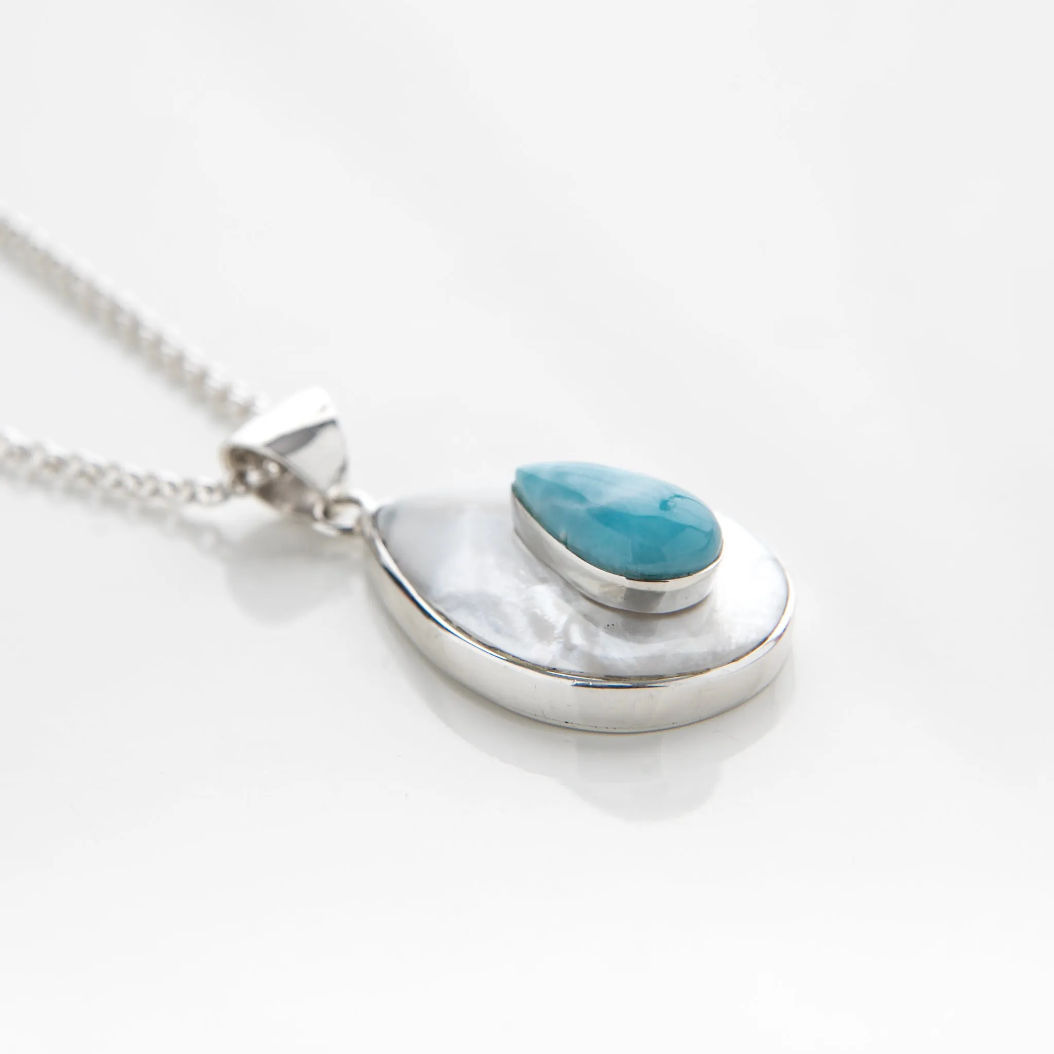 Larimar Mother Pearl Pendant Mauvi