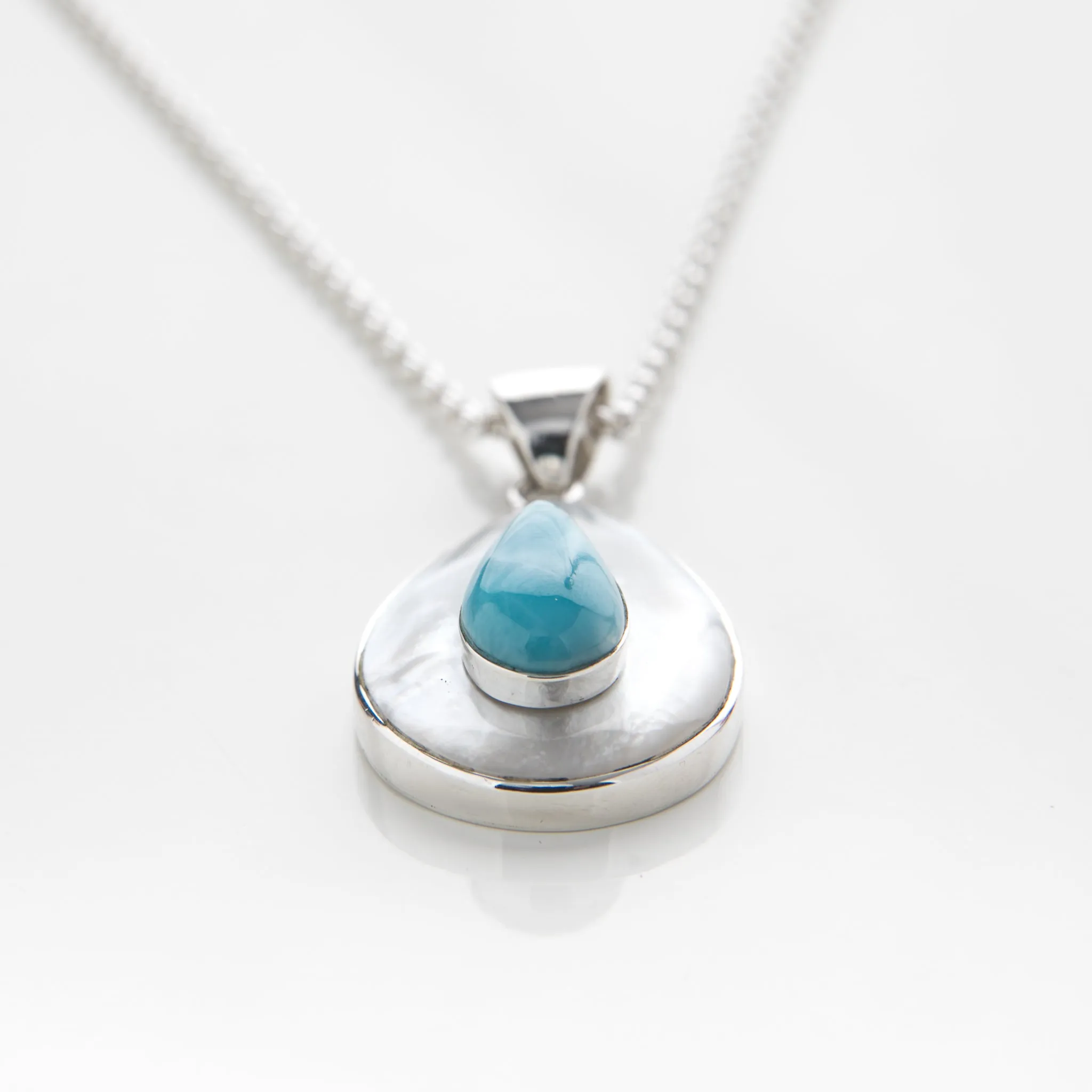 Larimar Mother Pearl Pendant Mauvi